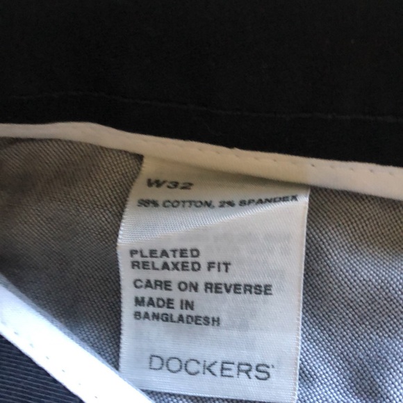 Dockers Relaxed fit pleated black shorts size 32 - Picture 7 of 10
